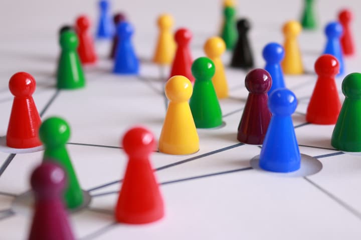 دليلك في التسويق عبر مواقع التواصل الاجتماعي [year] (ما هو SMM)